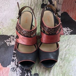 Levity size 8.5M Levity Obima Wedge Sandal